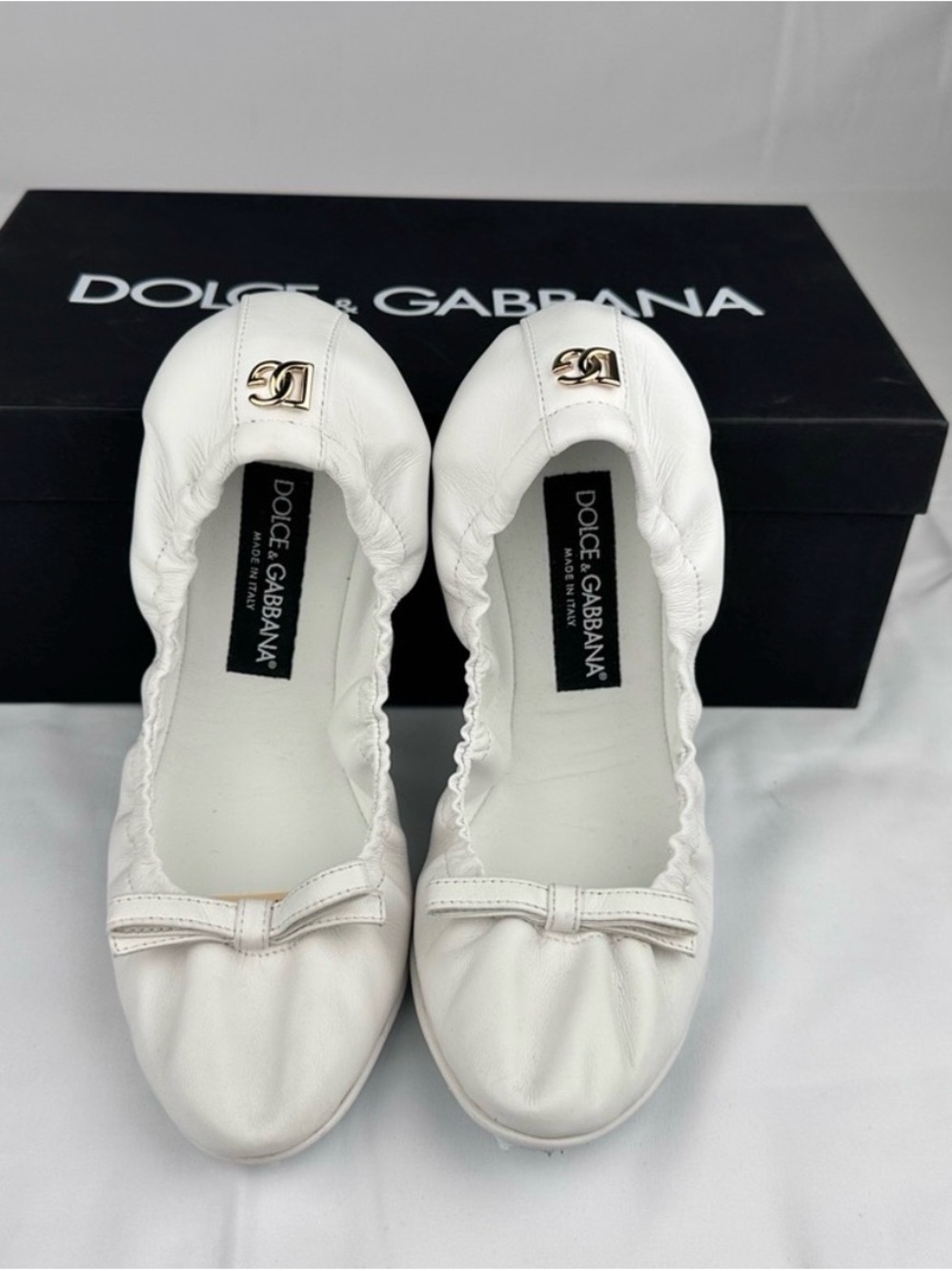 Dolce & Gabbana - nWhite Leather Elastic Ballet Flats with Logo Accent